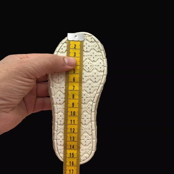 Oshkosh Toddler Girls Slip-on Casual Shoes Size 7 Gold Metallic Finish - Picture 11 of 16